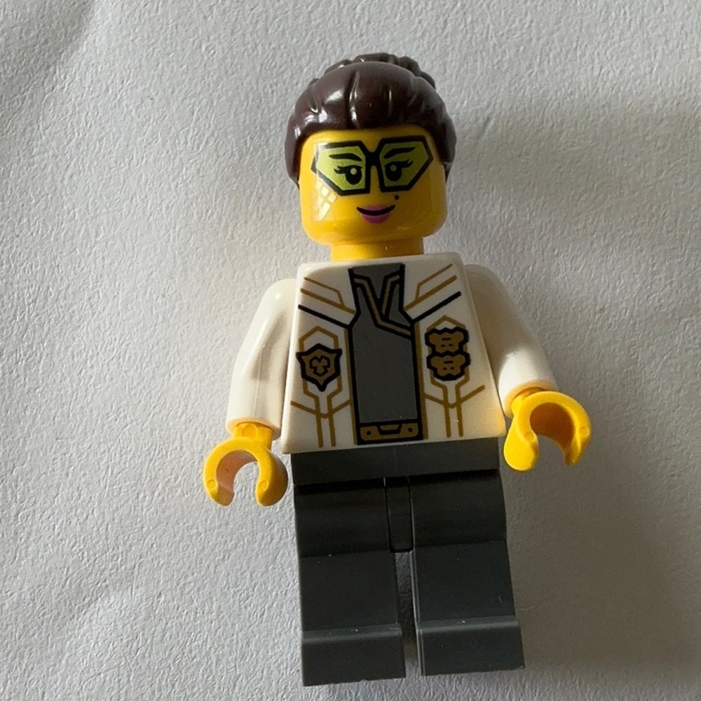 Doctor LaRow minifigure c34